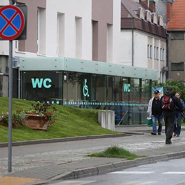 Mieszkaniec: Nie ma toalet z przewijakiem. Rzecznik: Jest, przy Bema