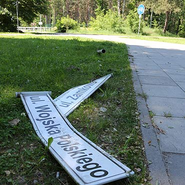 Pocig za pijanym kierowc. Pdzi ulicami miasta i cina znaki drogowe