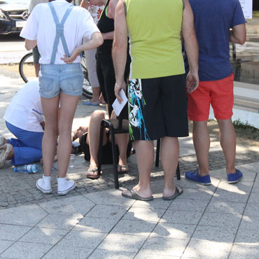 Gorąco na Karuzeli, zasłabnięcia w namiotach