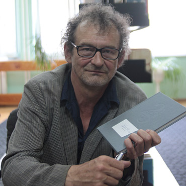 Poniedzielski w bibliotece
