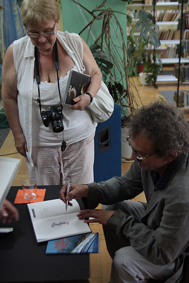 Poniedzielski w bibliotece