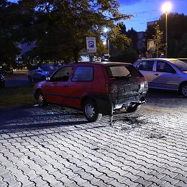 Szaleje podpalacz aut