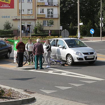 Rowerzysta potrącony na przejściu dla pieszych