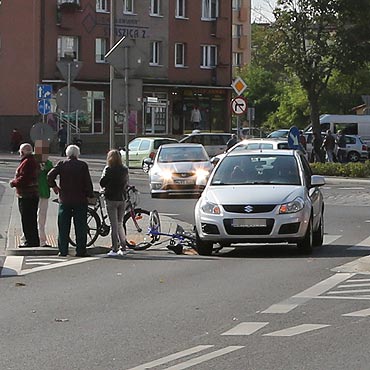Rowerzysta potrącony na przejściu dla pieszych