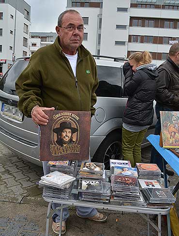 Dziwności, różności i inne oryginalności – czyli co można kupić na pchlim targu