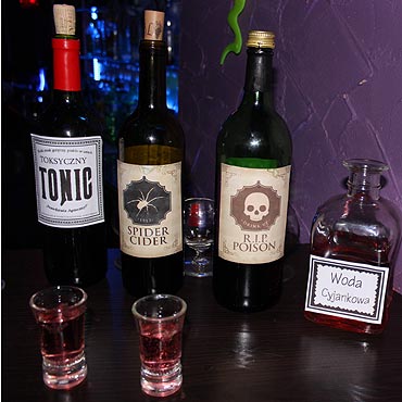 Halloweenowa zabawa. Nie zabrak³o kreatywnych strojów i makija¿y.