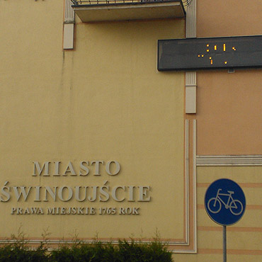 Wadliwy wyświetlacz elektroniczny przy ulicy Konstytucji 3- go Maja