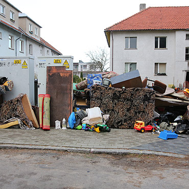 Wystawiaj stare meble i zuyty sprzt przed blokami