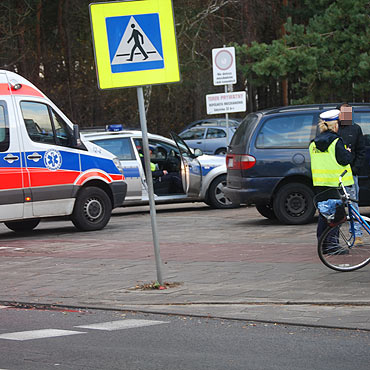 Potrcenie na przejciu dla pieszych przy ulicy Grunwaldzkiej. Rowerzystka wjechaa na pasy.