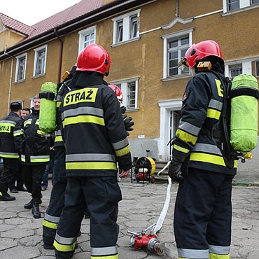 Poar w piwnicy. Ewakuowano budynek komendy