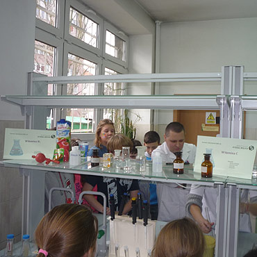 Noc Biologów z udzia³em uczniów Szko³y Podstawowej numer 1