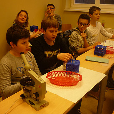 Noc Biologów z udzia³em uczniów Szko³y Podstawowej numer 1