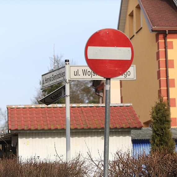 Wandale wygili tablic informacyjn. Nie po raz pierwszy