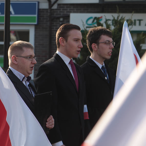 Jedni ich nie widz. Inni- przeciwnie. Flagi jak fatamorgana?