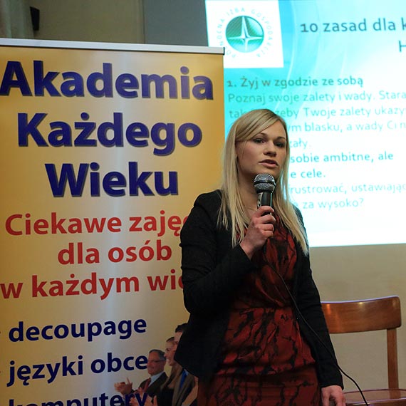 Akademia z lekką nutką feminizmu. Zobacz film!