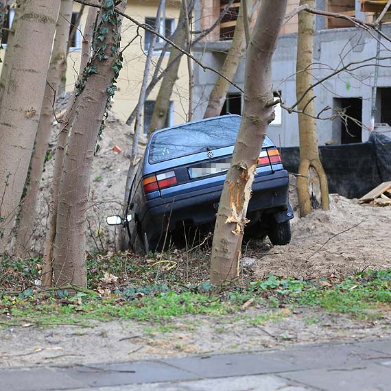 Z ponad 3 promilami i bez prawka wjechał w skarpę. Teraz grozi mu do dwóch lat za kratkami