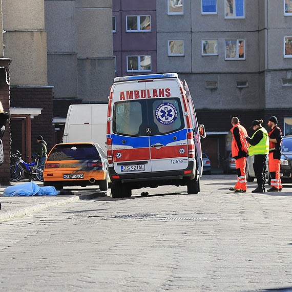 18- latek skoczył z dachu wieżowca przy Chrobrego