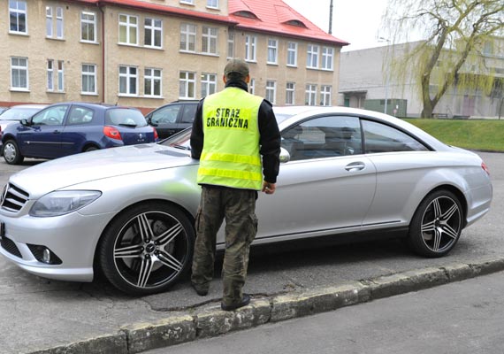 Funkcjonariusze stray granicznej ze winoujcia zatrzymali luksusowego mercedesa