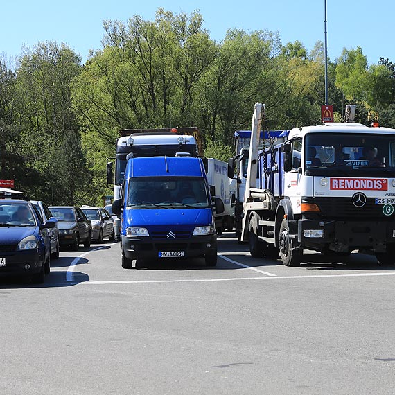 Czytelniczka: W godzinach porannych przy przeprawie promowej Karsibr panuje totalna dezorganizacja
