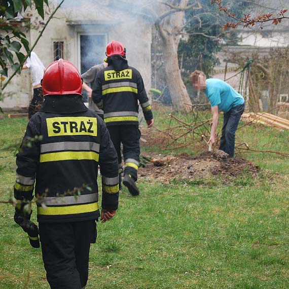 Modzie urzdzia sobie ognisko przy Krzywej. Interweniowali straacy