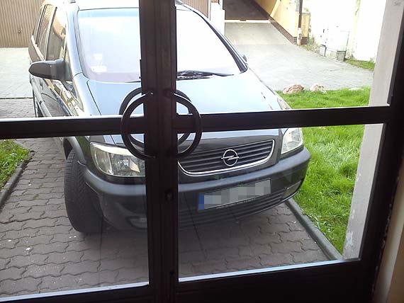 Mistrz parkowania zastawi Ci nawet wejcie do klatki