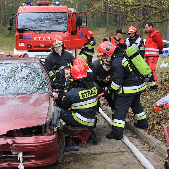 Kierowca hondy uderzył w śluzę odbiorczą gazu ziemnego przy ulicy Karsiborskiej. Zobacz film!