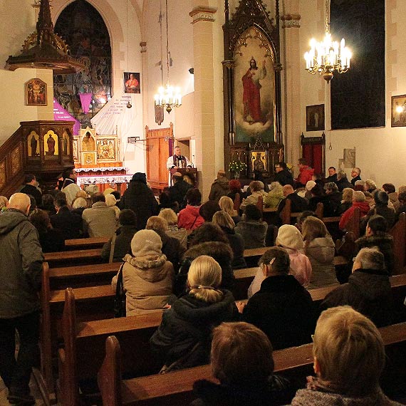 Droga krzyżowa przeszła ulicami Świnoujścia. Zobacz zdjęcia!