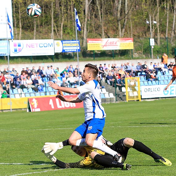 Pikarze Floty winoujcie w 25. kolejce I ligi przegrali z Puszcz Niepoomice 0:1.