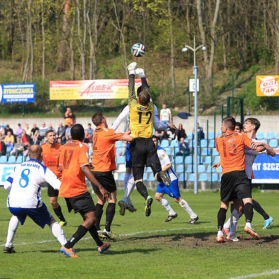 Pikarze Floty winoujcie w 25. kolejce I ligi przegrali z Puszcz Niepoomice 0:1.