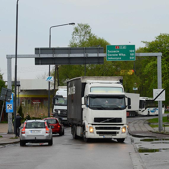 Ogromne kolejki na Warszowie. Tiry utrudniaj ruch 