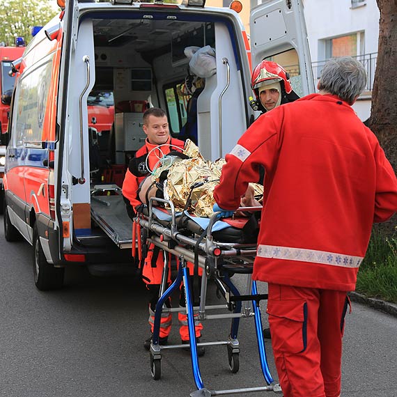 Poar w domku jednorodzinnym. Zaczadzony mczyzna odwieziony do szpitala