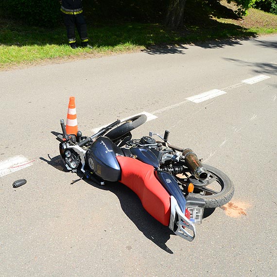 Na Warszowie motocyklista uderzył w Forda. Mężczyzna trafił do szpitala