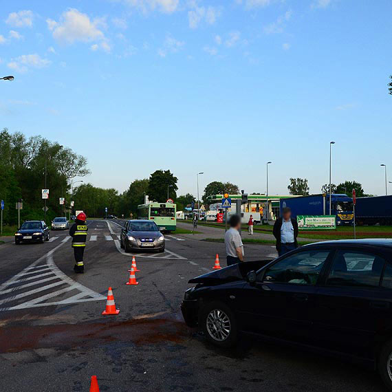 Na Warszowie kierowca Mitsubishi uderzy w autobus. Zosta ukarany mandatem