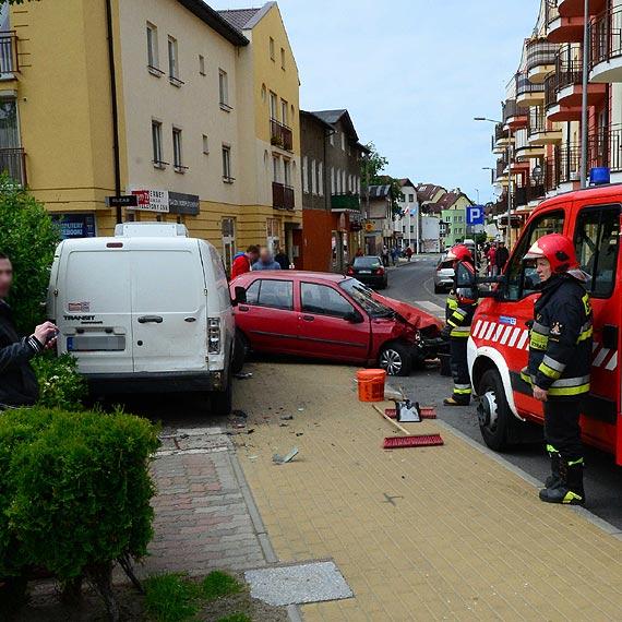 Międzyzdroje: Kierowca renault uderzył w dwa samochody zarejestrowane w Świnoujściu