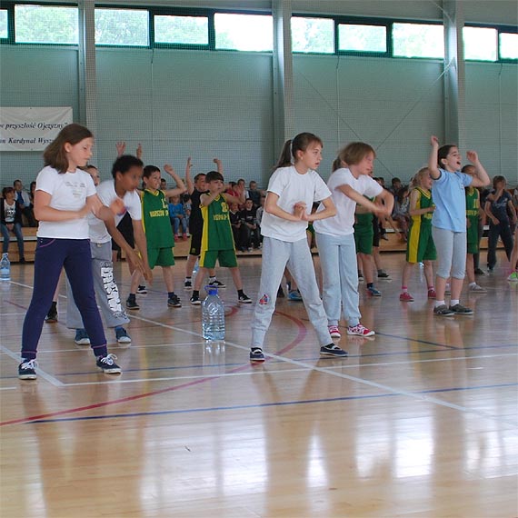 VI Midzyszkolny Turniej Gier i Zabaw dla klas III z przyborem niekonwencjonalnym