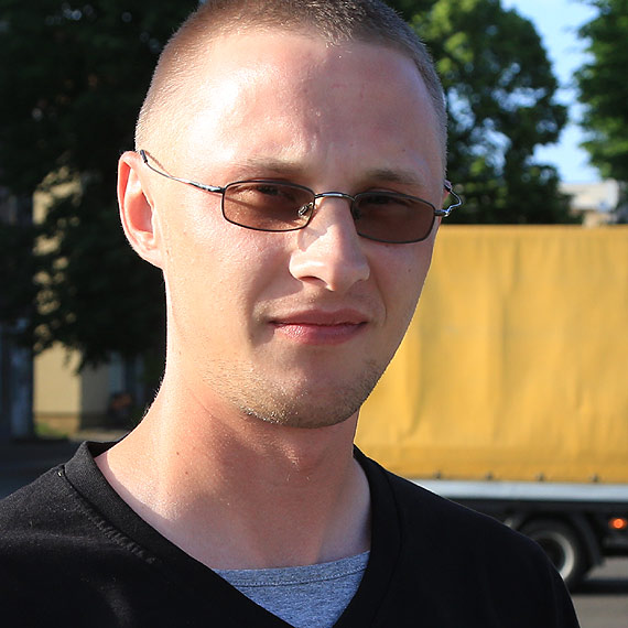 Mężczyzna skoczył do kanału. Na pomoc ruszyło dwóch mieszkańców