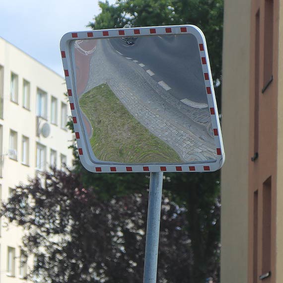 Czytelniczka: Wiatr przestawi kt widzenia w lustrze. Czy kto w ogle si tym zajmie?