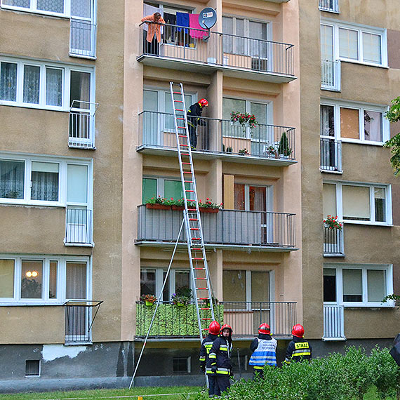 Zapaliy si mieci na balkonie