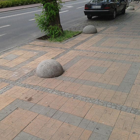 Czytelnik: Betonowe półkule- pomysł może i dobry ale wykonanie słabe