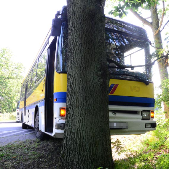 Autobus mia awari ukadu kierownicy. Cae szczcie, e jecha bez ludzi