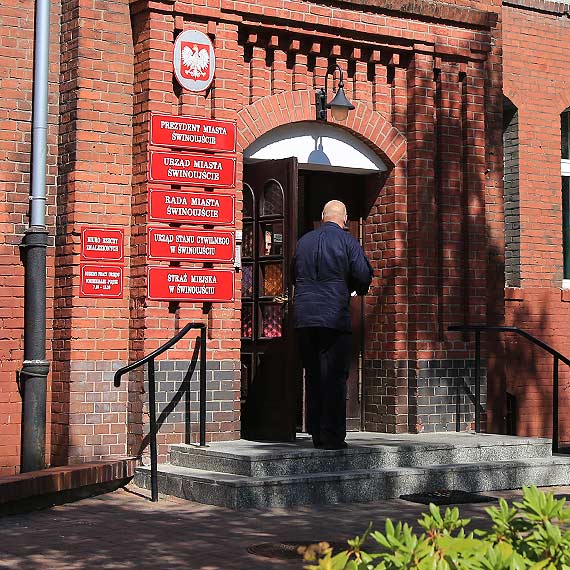 Czytelnik: Z tego wydziau ludzie uciekaj. Magistrat zaprzecza