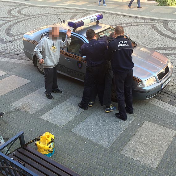 Koniec bezkarnego picia w miejscach publicznych. Stra Miejska interweniuje