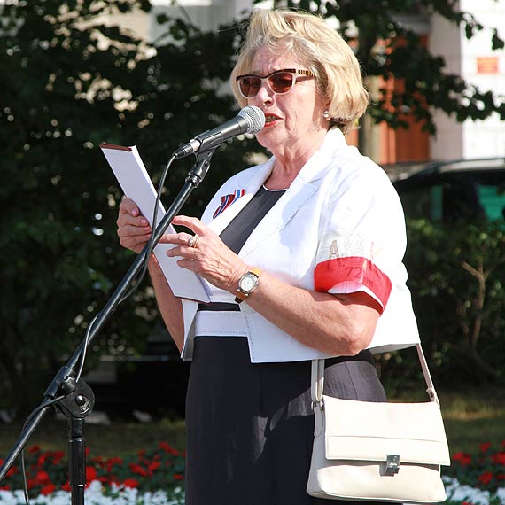 Obchody 70 rocznicy Powstania Warszawskiego. Na Placu Sowiaskim zoyli kwiaty