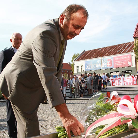 Obchody 70 rocznicy Powstania Warszawskiego. Na Placu Sowiaskim zoyli kwiaty
