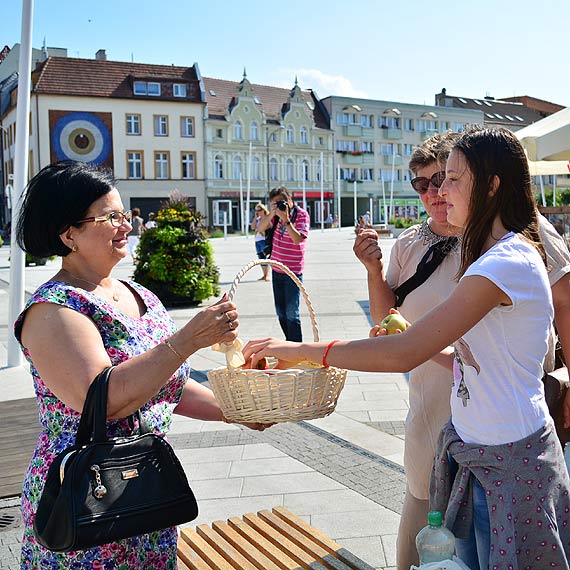 Zjedli jabłka na złość Putinowi! 70 kg rozeszło się w 45 minut