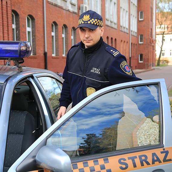 W Parku Zdrojowym moesz spuci psa ze smyczy. Pamitaj jednak o posprztaniu po pupilu