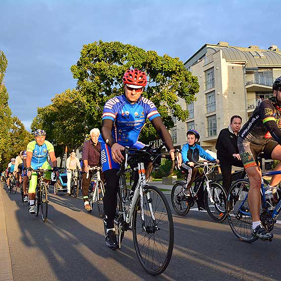 Kilkuset rowerzystów wzięło udział w Masie Krytycznej