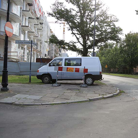 Czytelnik: Przez ten samochd nic nie wida!