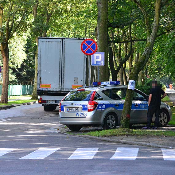 60- latek nie ustpi pierwszestwa i uderzy w mini morrisa. Zosta ukarany mandatem