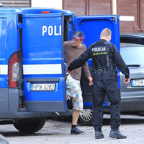 Urzdzili sobie przejadk. Byli pijani. Policj powiadomi czujny mieszkaniec winoujcia